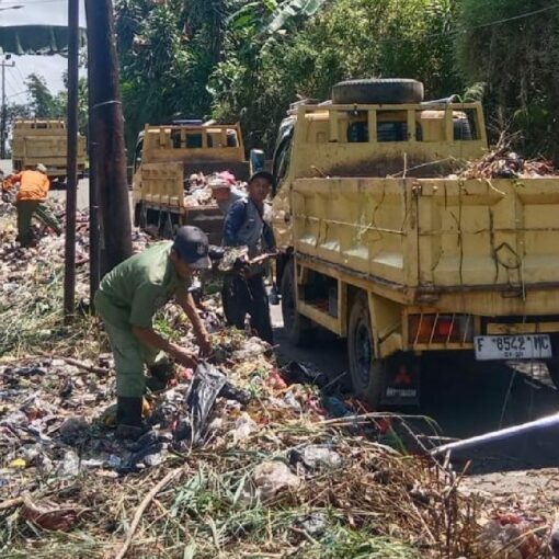Bebersih sampah di citapen