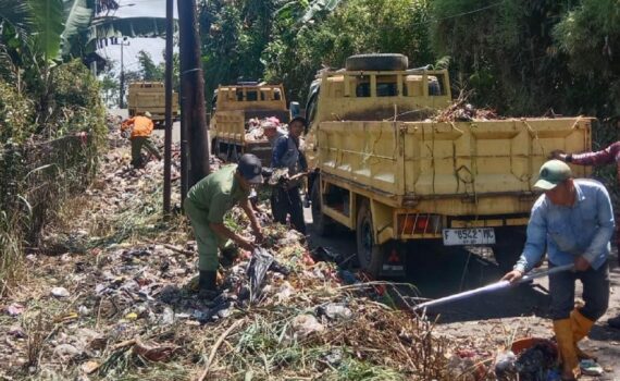 Bebersih sampah di citapen