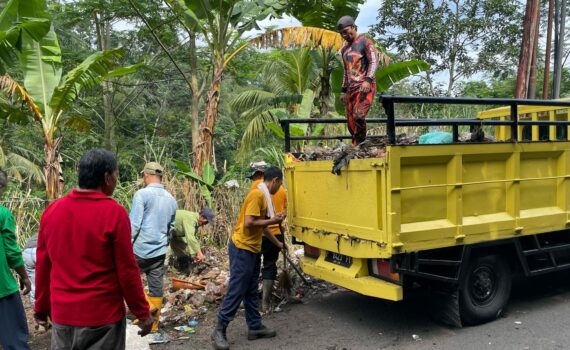 Hari kedua bersih bersih sampah desa citapen