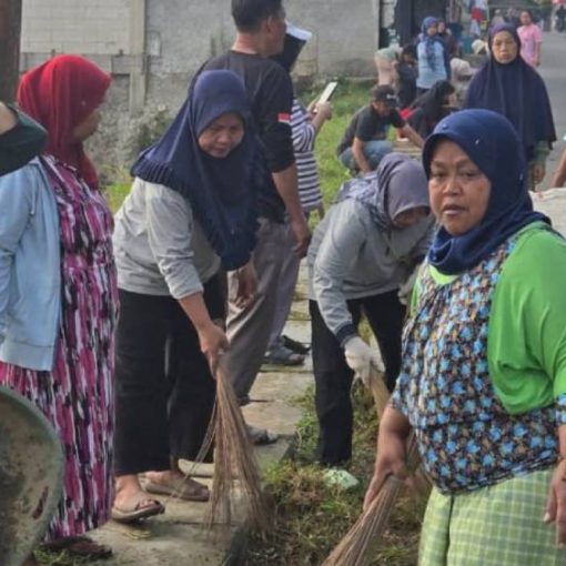 Gotong Royong Bebersih Menyambut HUT RI (1)