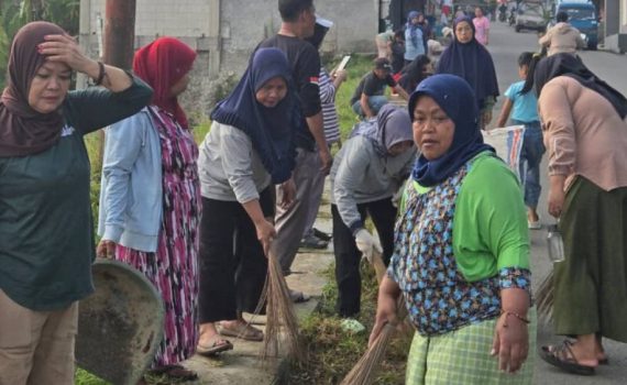 Gotong Royong Bebersih Menyambut HUT RI (1)