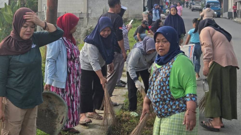 Gotong Royong Bebersih Menyambut HUT RI (1)