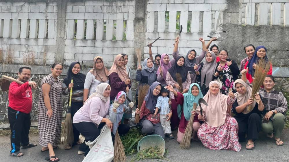 Gotong Royong Bebersih Menyambut HUT RI
